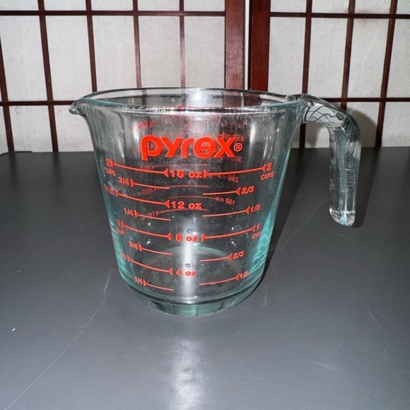 Pyrex Turquoise 2 Cup Measuring Glass Red Cup Ounces & Red Metric Measurements - Picture 3 of 12